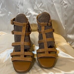 Lucky Brand Tan Strappy Sandals 9